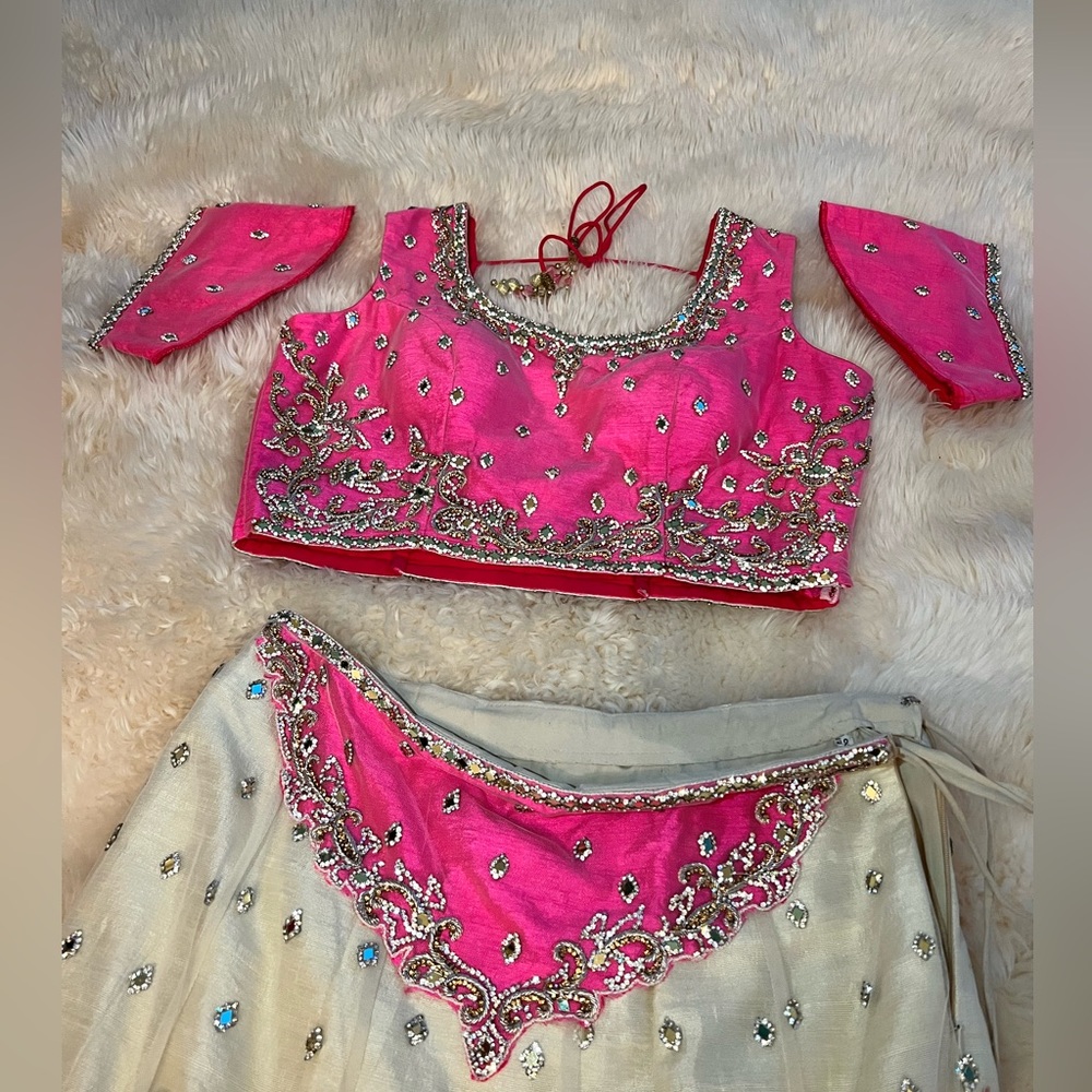 Gorgeous Indian wedding dress - Picture 10 of 17